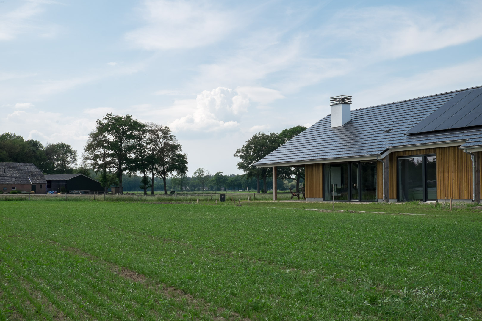Ingetogen schuurwoning boerenerf Wesepe