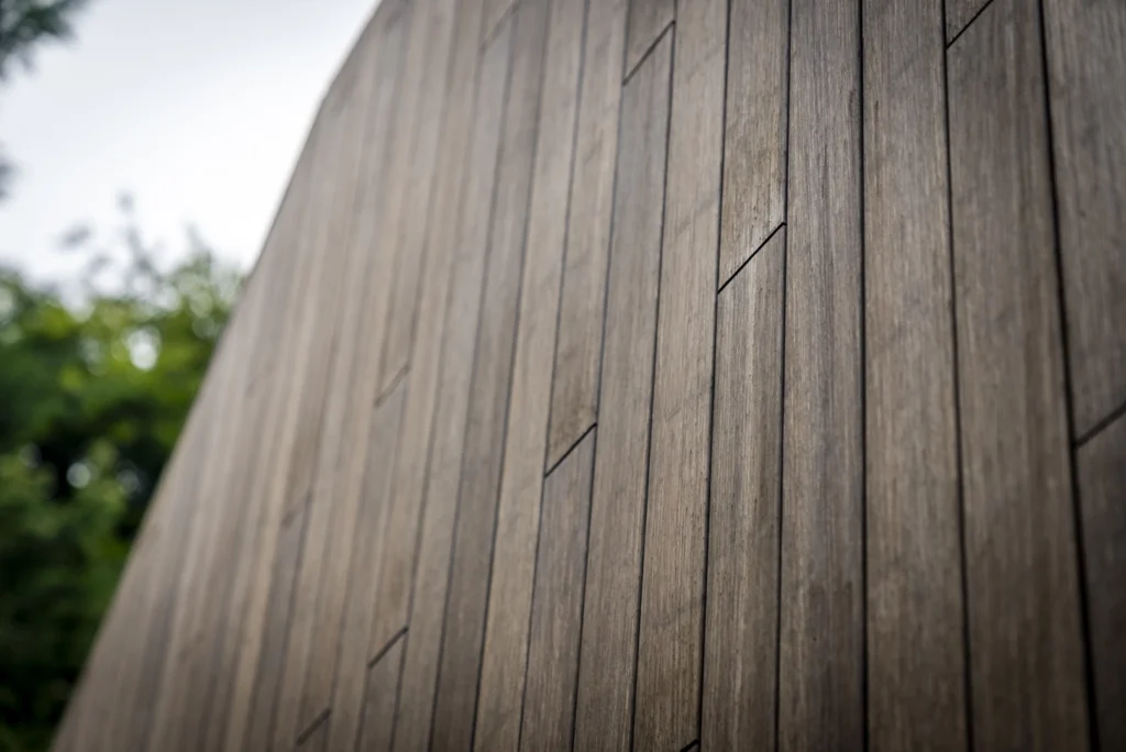 Duurzame nieuwbouw woning in Berkum, met bamboe gevelbekleding