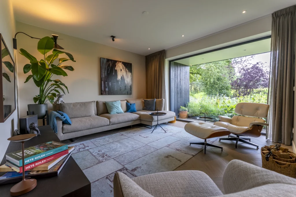 Vrijstaande moderne nieuwbouw woning in Gorssel - verbinding binnen met buiten