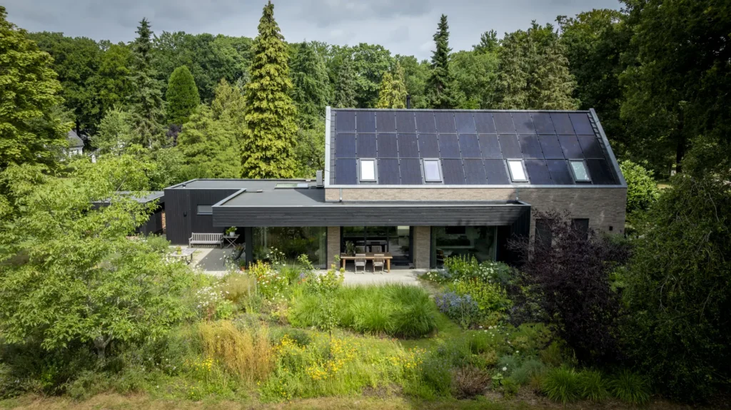 Vrijstaande moderne nieuwbouw woning met overstek in Gorssel - omgeving platteland