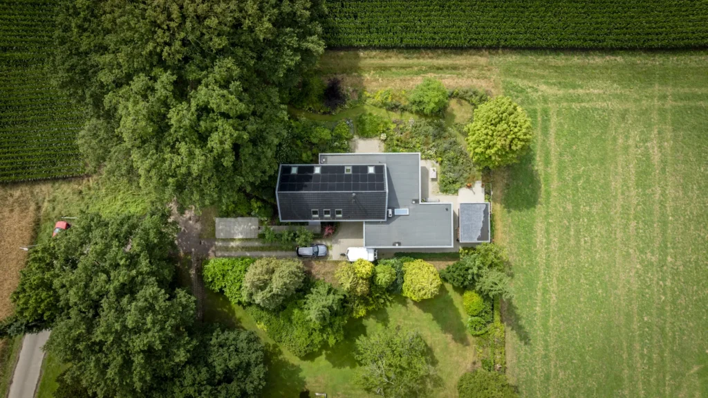 Vrijstaande moderne nieuwbouw woning met overstek in Gorssel - omgeving platteland