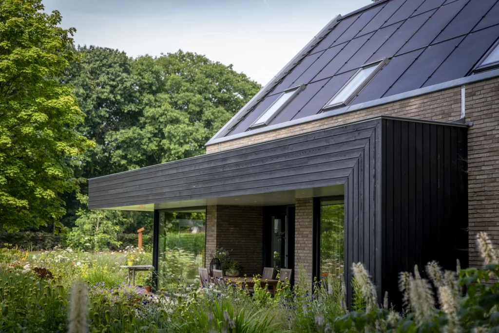 Vrijstaande moderne nieuwbouw woning met overstek in Gorssel