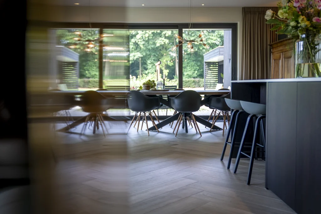 Vrijstaande moderne nieuwbouw woning met overstek in Gorssel - leefruimte