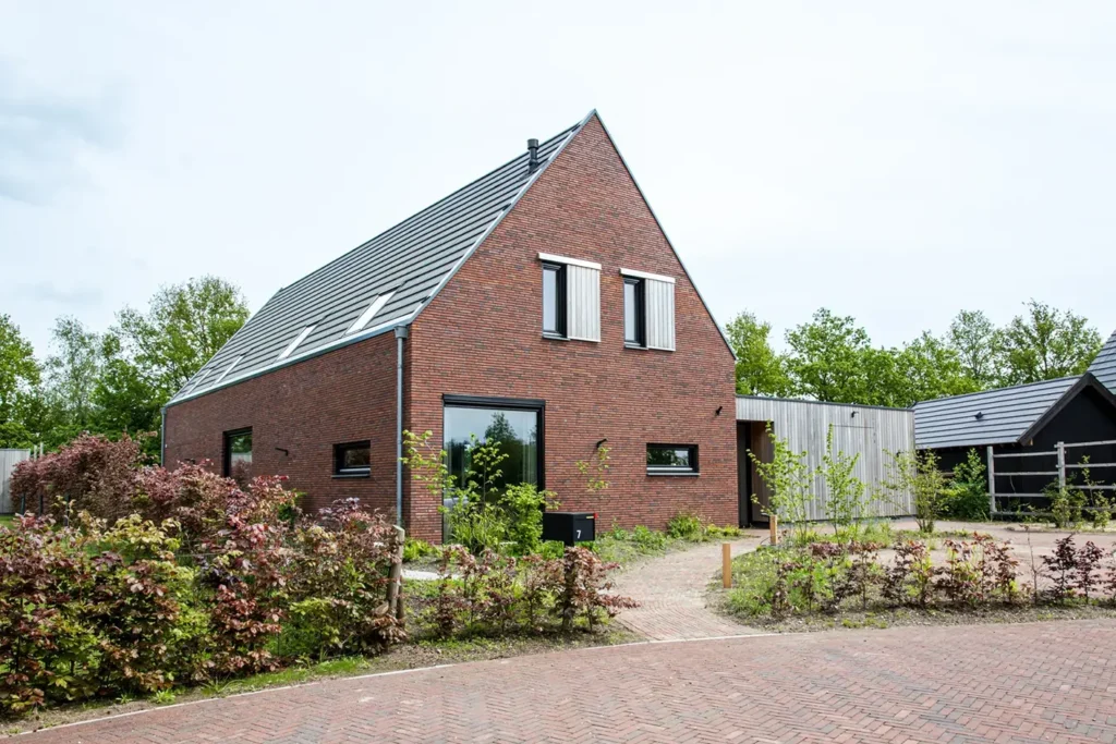 Kubistische nieuwbouw woning in Wesepe