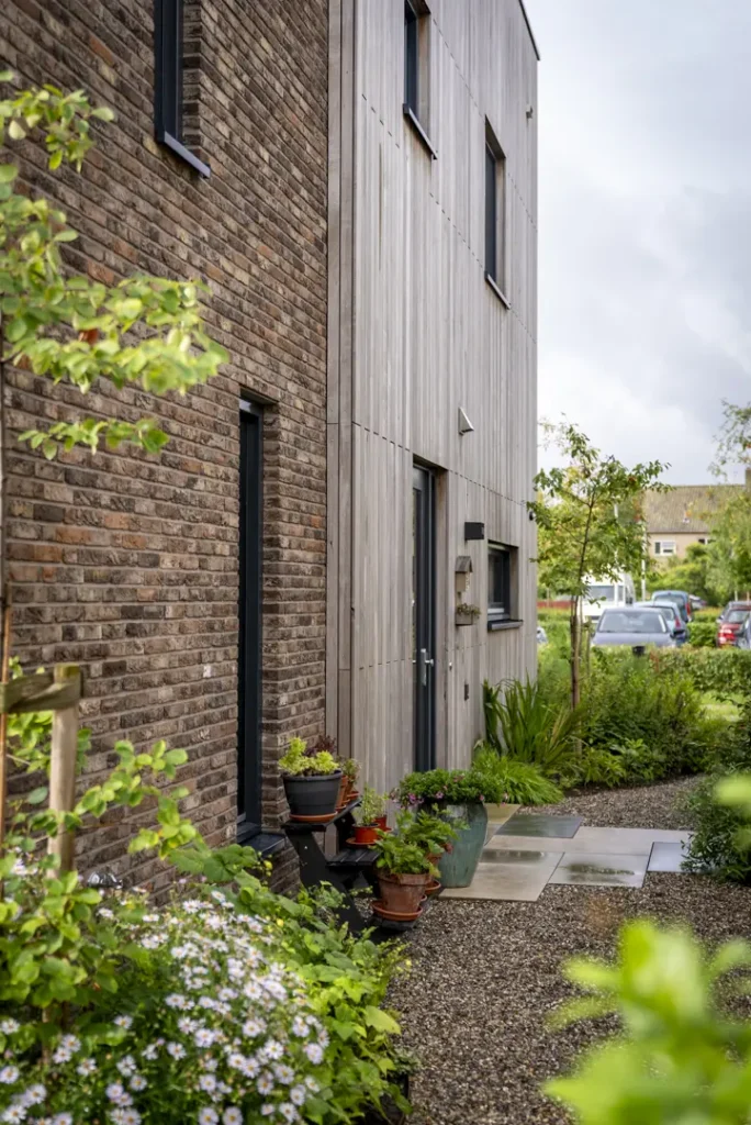 Detail van natuurlijke houten gevelplanken geleverd door Foreco