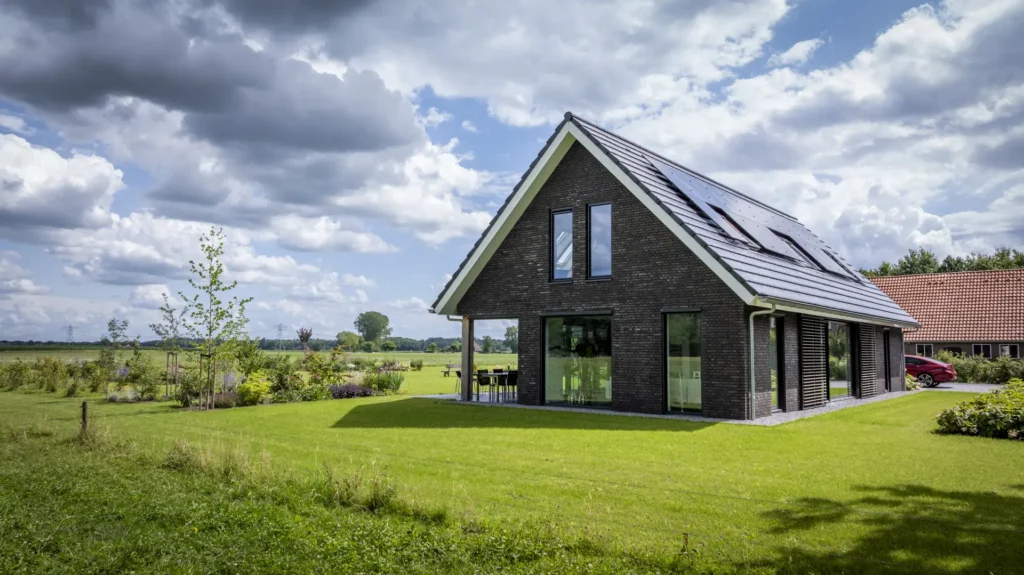 erftransformatie met moderne schuurwoning in Olst