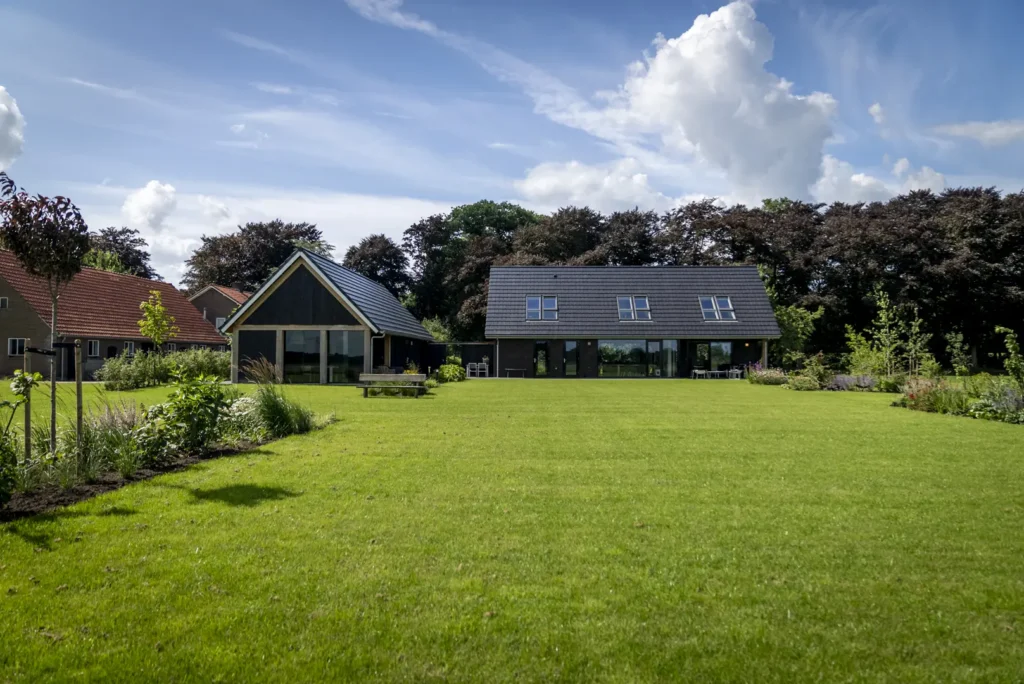 erftransformatie met moderne schuurwoning in Olst